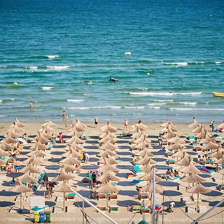 Moonlight Studio - Spa N Pools Beach Resort Mamaia Bagian luar foto
