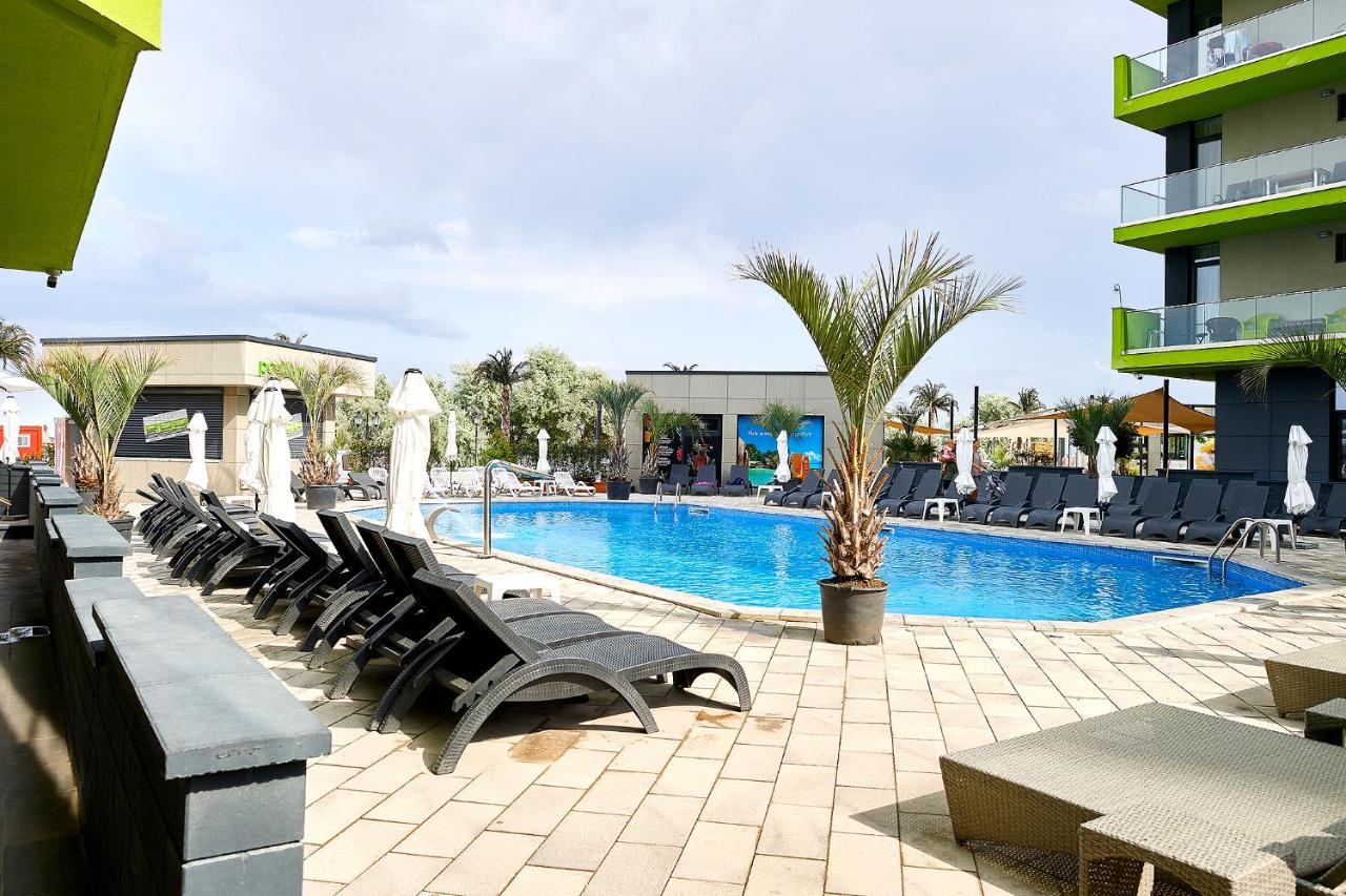 Moonlight Studio - Spa N Pools Beach Resort Mamaia Bagian luar foto