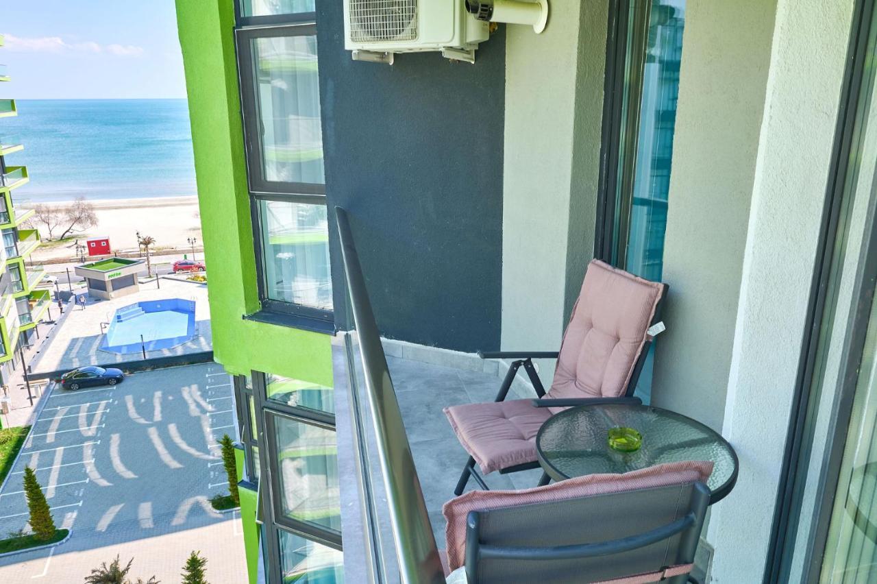 Moonlight Studio - Spa N Pools Beach Resort Mamaia Bagian luar foto