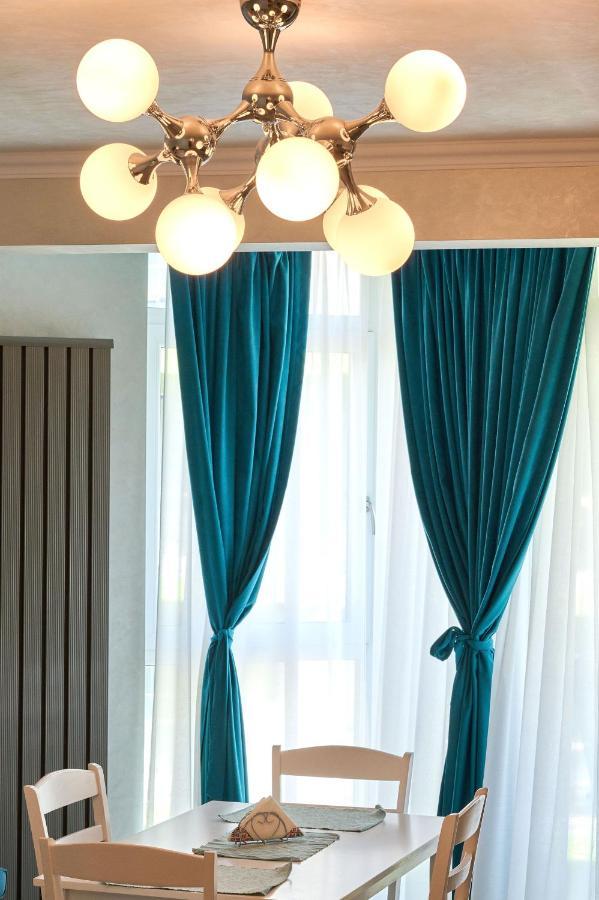 Moonlight Studio - Spa N Pools Beach Resort Mamaia Bagian luar foto