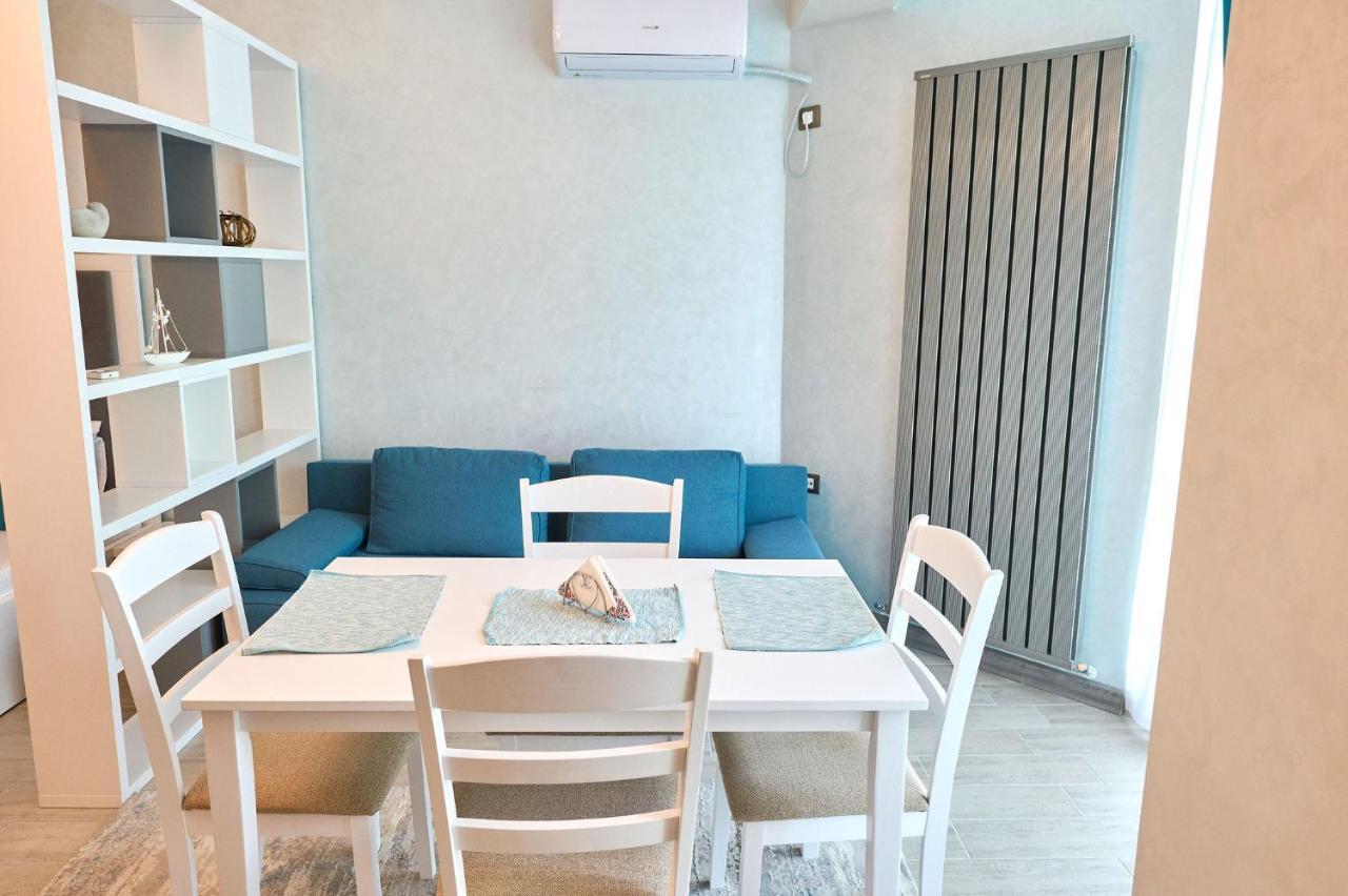Moonlight Studio - Spa N Pools Beach Resort Mamaia Bagian luar foto