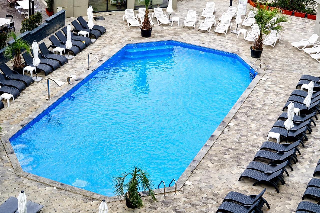 Moonlight Studio - Spa N Pools Beach Resort Mamaia Bagian luar foto