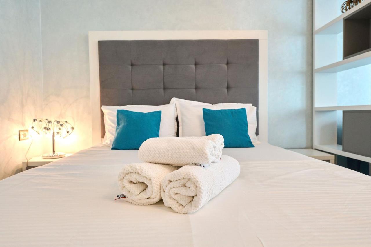 Moonlight Studio - Spa N Pools Beach Resort Mamaia Bagian luar foto
