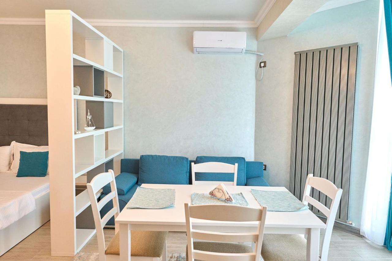 Moonlight Studio - Spa N Pools Beach Resort Mamaia Bagian luar foto